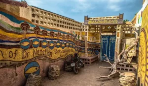 dr ahmad nadalian gallery museum.jpg رونمایی از گوهرهای پنهان هرمز: فراتر از دیدنی‌های مشهور