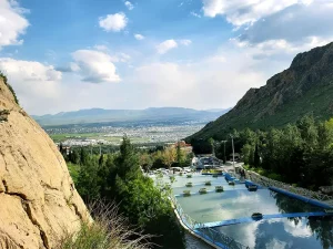 چشم‌انداز پارک کوهستان در تور کرمانشاه 