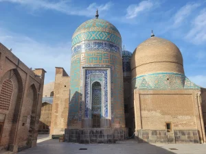 بقعه شیخ صفی راهنمای جامع سفر به اردبیل: کشف تاریخ، طبیعت و چشمه‌های شفابخش