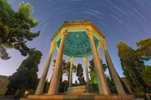 حافظیه شیراز: راهنمای سفر به شهر شاعران، باغ‌ها و شراب