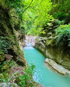 رودخانه پرآب تنگه خیرود نوشهر در مسیر پیمایش 