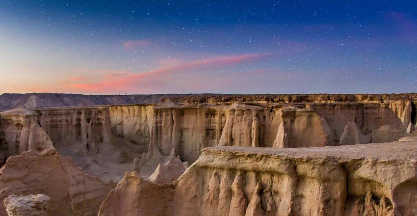 دره ستارگان قشم؛ یکی از جاذبه های دیدنی قشم با ستون‌های فرسایشی
