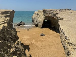 بندر پزم چابهار؛ آرامترین بندر اقیانوسی ایران 5 آبگیر آرام و شفاف بندر پزم چابهار در روز آفتابی