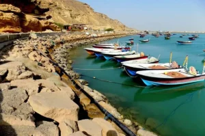 بندر پزم چابهار؛ آرامترین بندر اقیانوسی ایران 2 قایقهای ماهیگیری در بندر پزم چابهار