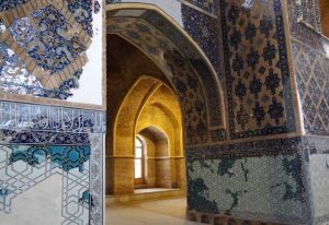 کاشی‌کاری معرق مسجد کبود تبریز از نمای نزدیک