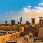 تصویر هوایی از شهر یزد با بافت خشتی و بادگیرها در تور یزد از مشهد