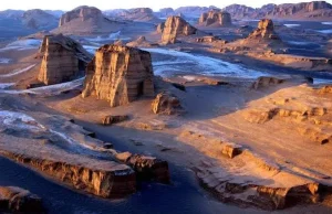 تور کویر لوت از مشهد – نمای کلوت‌های شهداد در بیابان لوت