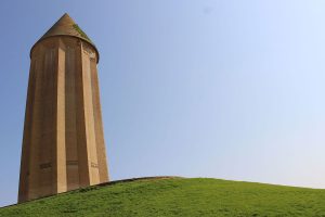 تور ترکمن صحرا؛ سفر به اقیانوس سبز و سرزمین اسبهای نجیب 1 برج گنبد قابوس در تور ترکمن صحرا